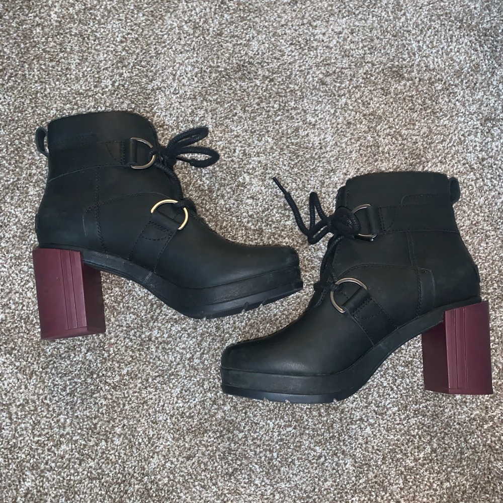 Sorel Black Bootie with Maroon Heal